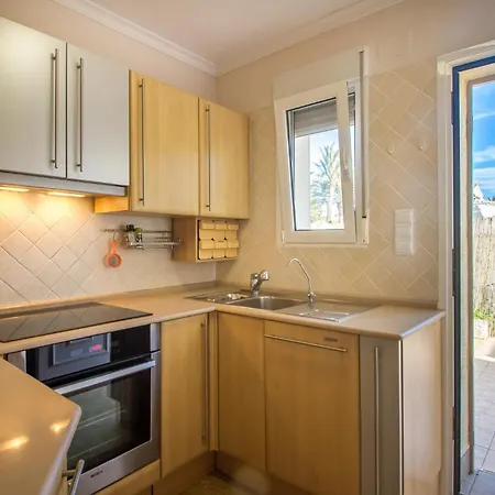 Vakantiehuis Lovely In With Kitchen